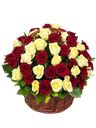 Composizione di rose bianche e rosse